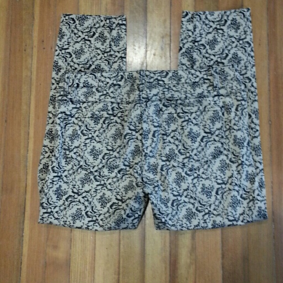 Iris Jeans - Picture 3 of 6